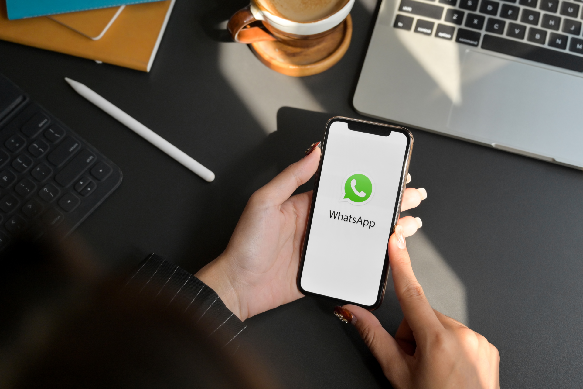 Resolva tudo pelo WhatsApp da Master! Não precisa ligar